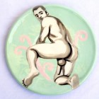 Man Kneeling Posing. Small tea plate •<br /><i>Pose de Hombre Arrodillado. Platito de té</i>